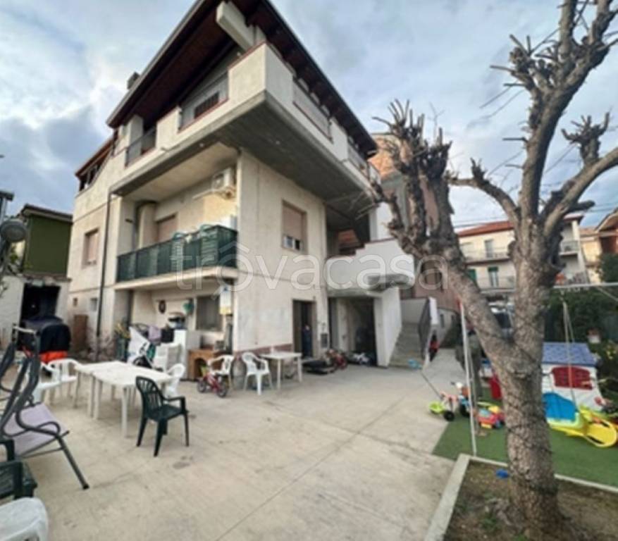 appartamento in vendita a Città Sant'Angelo in zona Fonte Umano