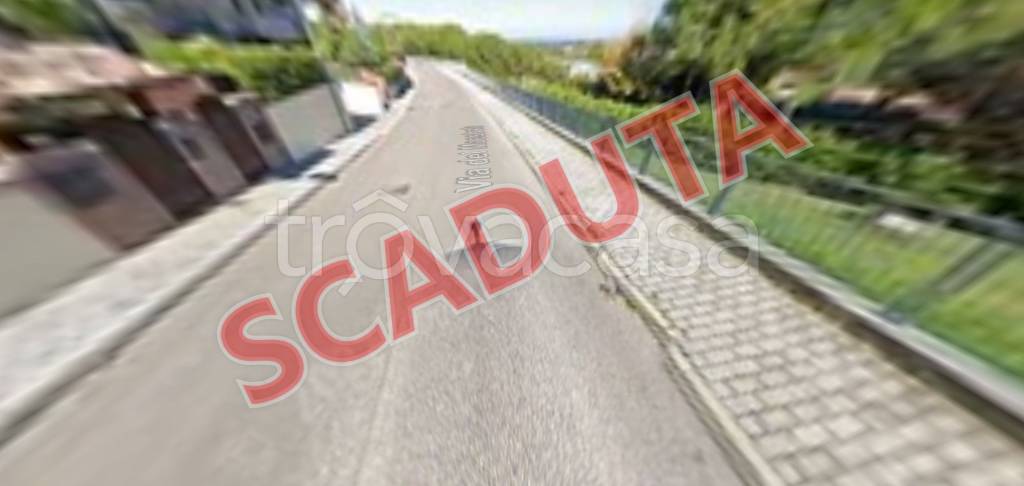 locale commerciale in vendita a Città Sant'Angelo in zona San Martino