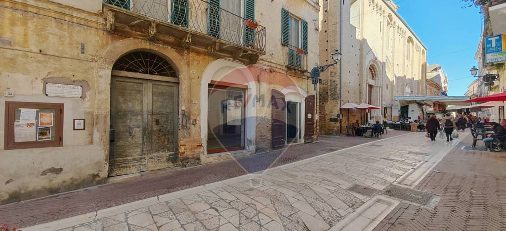 negozio in vendita a Città Sant'Angelo