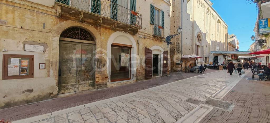 negozio in vendita a Città Sant'Angelo