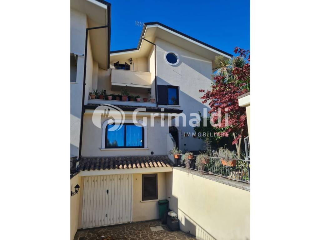 casa indipendente in vendita a Città Sant'Angelo