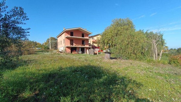 casa indipendente in vendita a Città Sant'Angelo in zona San Martino