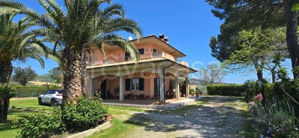 casa indipendente in vendita a Città Sant'Angelo in zona Gaglierani