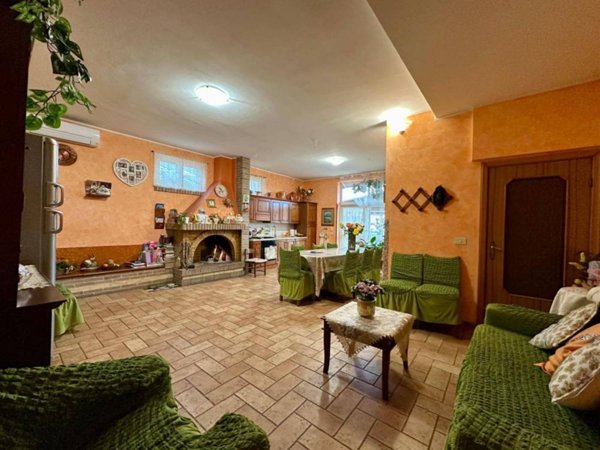 casa indipendente in vendita a Città Sant'Angelo