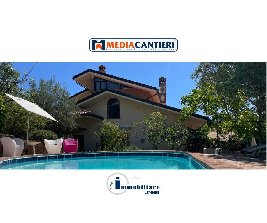 casa indipendente in vendita a Città Sant'Angelo