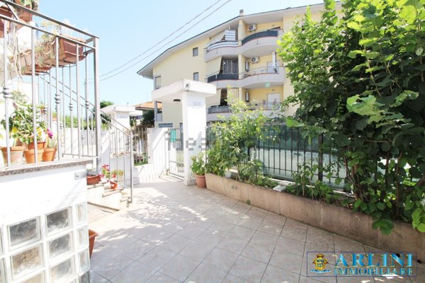 casa indipendente in vendita a Città Sant'Angelo