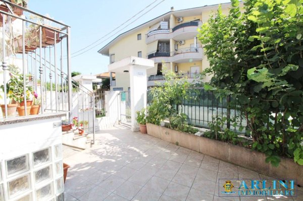 casa indipendente in vendita a Città Sant'Angelo