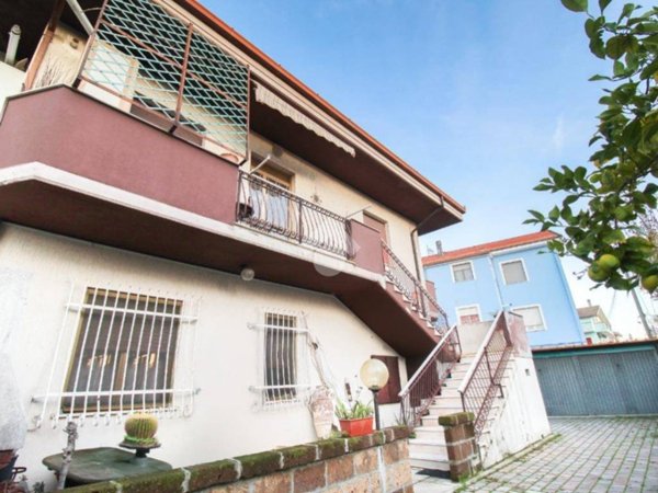 casa indipendente in vendita a Città Sant'Angelo