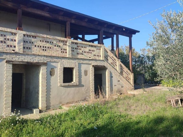 casa indipendente in vendita a Città Sant'Angelo