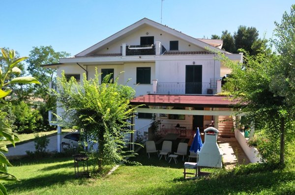 casa indipendente in vendita a Città Sant'Angelo