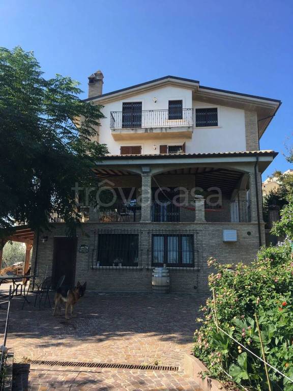 casa indipendente in vendita a Città Sant'Angelo