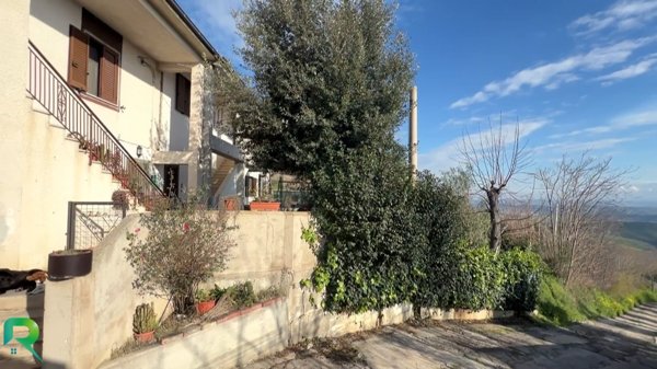 casa indipendente in vendita a Città Sant'Angelo
