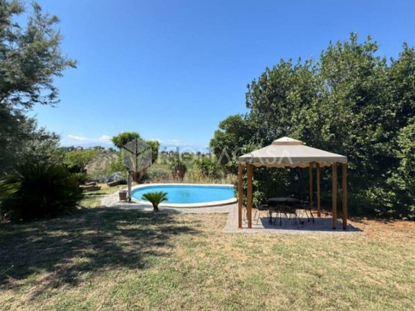 casa indipendente in vendita a Città Sant'Angelo