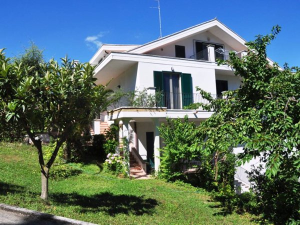 casa indipendente in vendita a Città Sant'Angelo