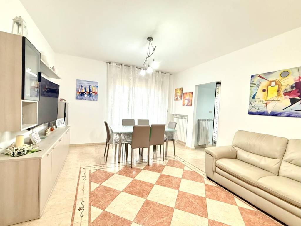 appartamento in vendita a Città Sant'Angelo in zona Fonte Umano