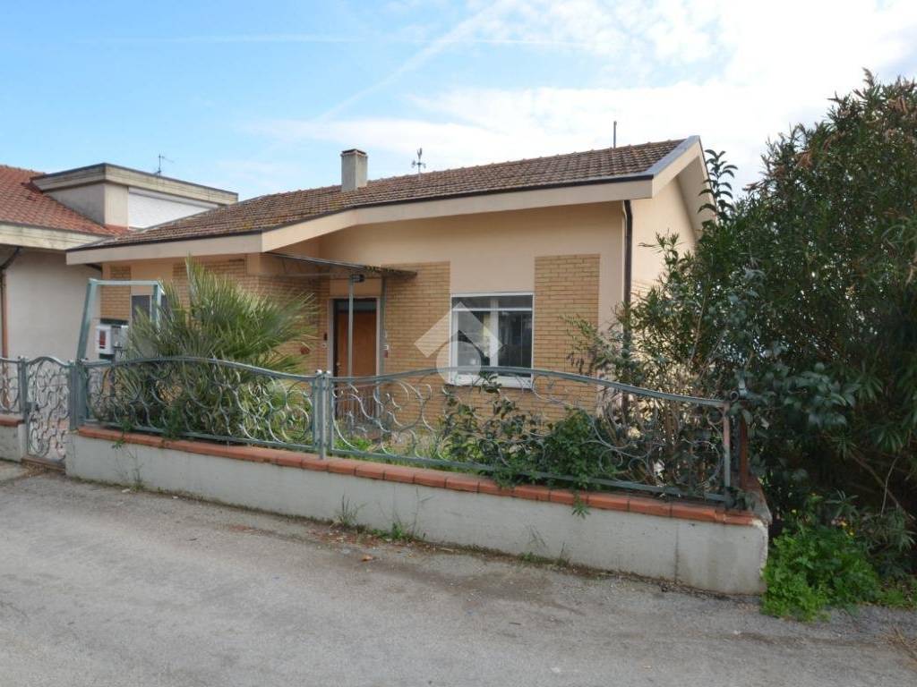 casa indipendente in vendita a Città Sant'Angelo