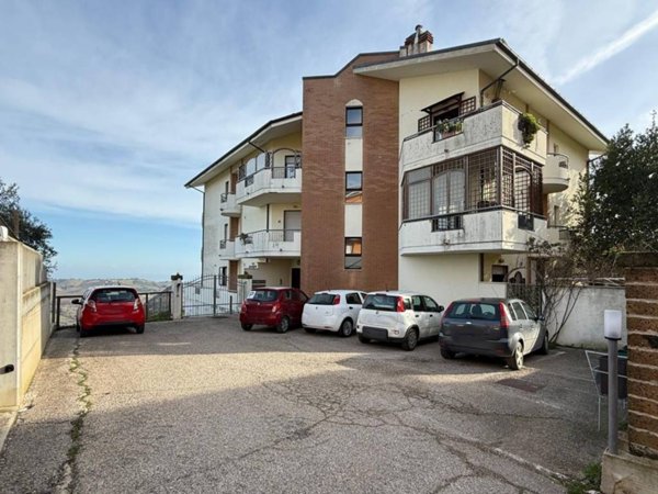 appartamento in vendita a Città Sant'Angelo in zona Crocifisso