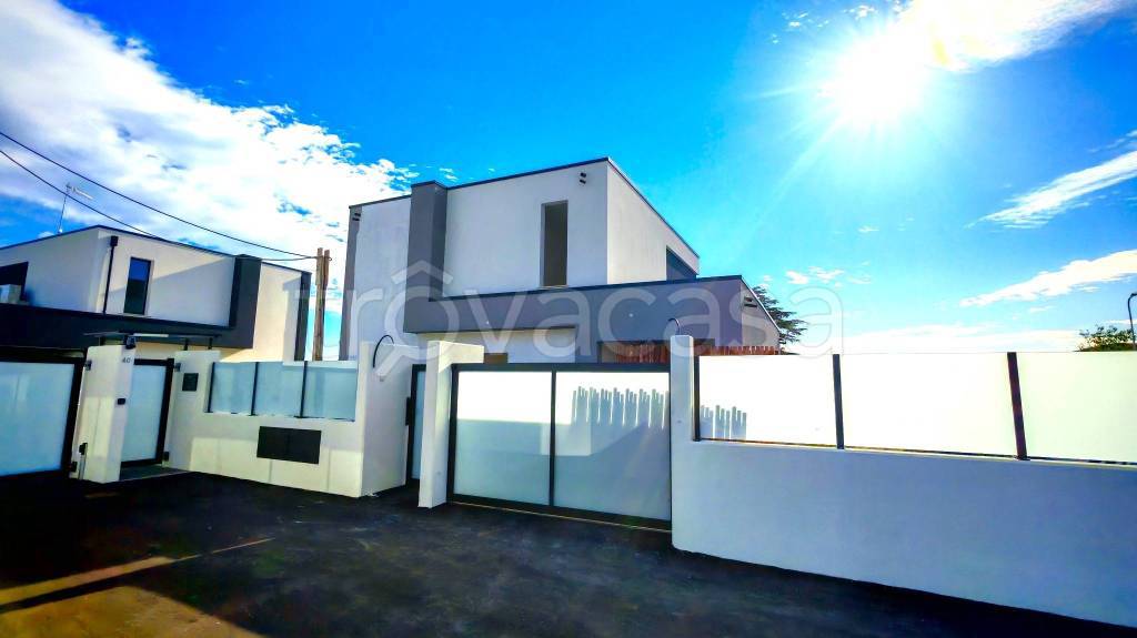 casa indipendente in vendita a Città Sant'Angelo