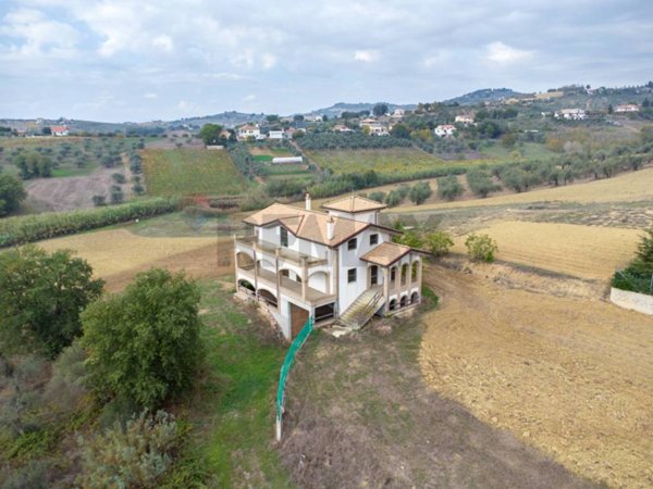 casa indipendente in vendita a Città Sant'Angelo