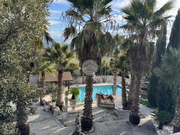 casa indipendente in vendita a Città Sant'Angelo