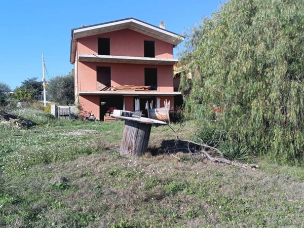 casa indipendente in vendita a Città Sant'Angelo in zona San Martino