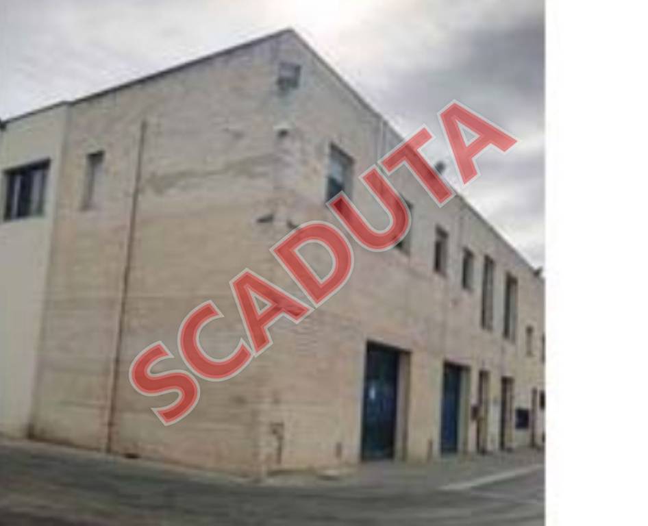 locale commerciale in vendita a Città Sant'Angelo in zona Piano di Sacco