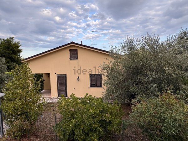 casa indipendente in vendita a Città Sant'Angelo