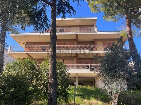 casa indipendente in vendita a Città Sant'Angelo in zona Madonna della Pace