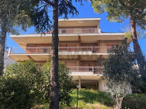 casa indipendente in vendita a Città Sant'Angelo in zona Madonna della Pace