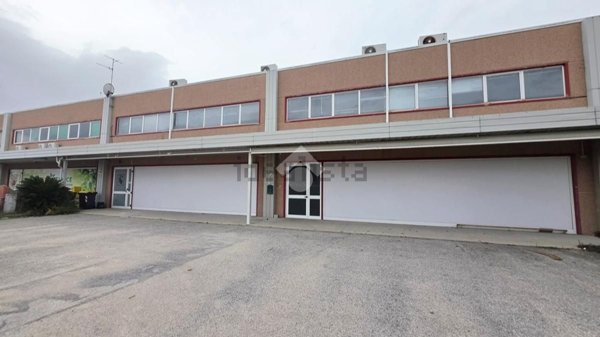 capannone in vendita a Città Sant'Angelo