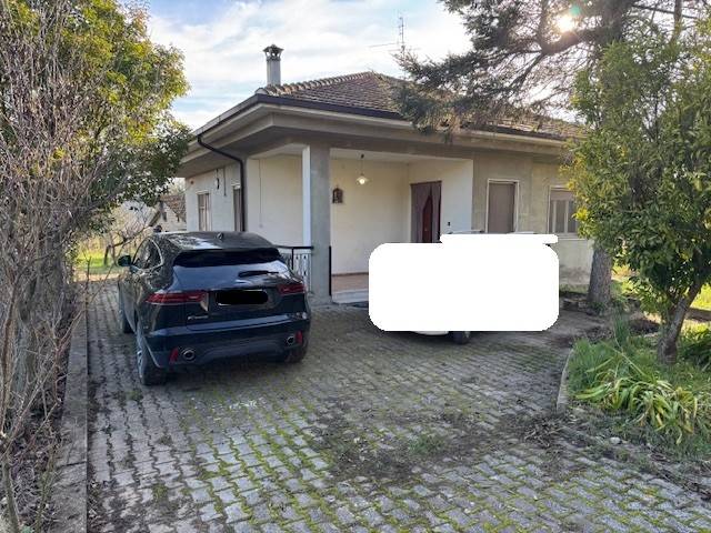 casa indipendente in vendita a Città Sant'Angelo in zona Piano di Sacco