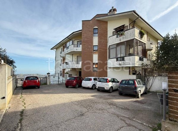 appartamento in vendita a Città Sant'Angelo in zona Crocifisso