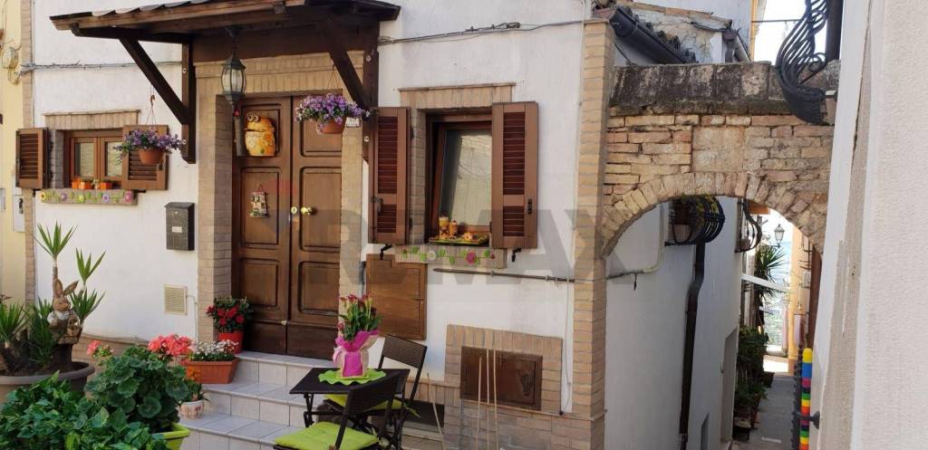 casa indipendente in vendita a Città Sant'Angelo