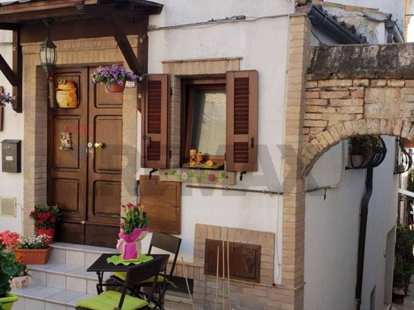 casa indipendente in vendita a Città Sant'Angelo