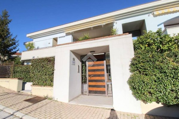 appartamento in vendita a Città Sant'Angelo in zona Fonte Umano