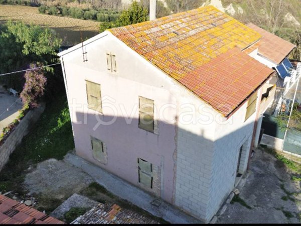 casa indipendente in vendita a Città Sant'Angelo in zona Gaglierani