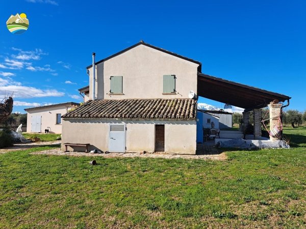 casa indipendente in vendita a Città Sant'Angelo