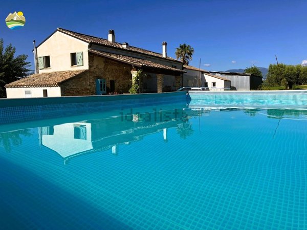 casa indipendente in vendita a Città Sant'Angelo