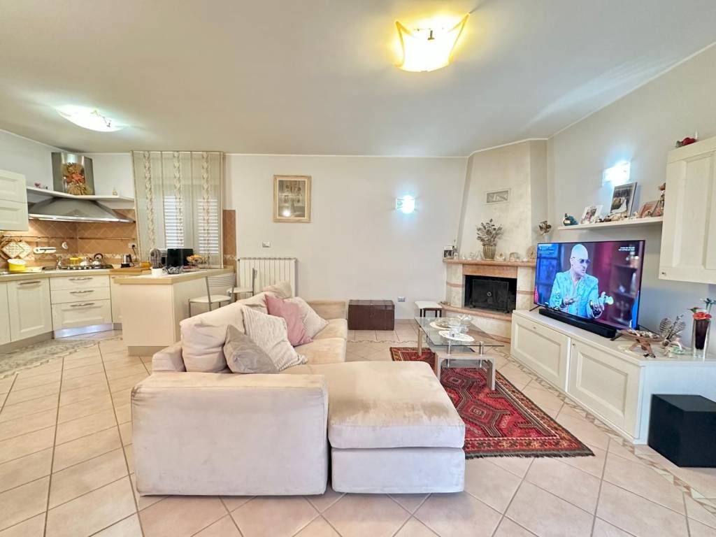 appartamento in vendita a Città Sant'Angelo in zona San Martino