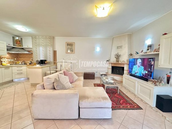 appartamento in vendita a Città Sant'Angelo in zona Fonte Umano