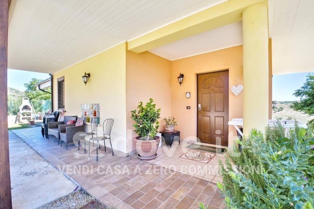 casa indipendente in vendita a Città Sant'Angelo in zona Sant'Agnese