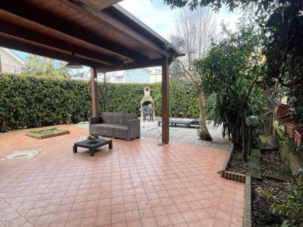 casa indipendente in vendita a Città Sant'Angelo in zona San Martino