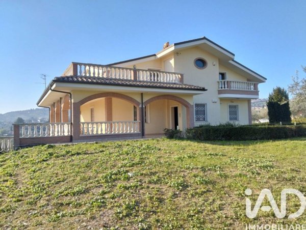 casa indipendente in vendita a Città Sant'Angelo