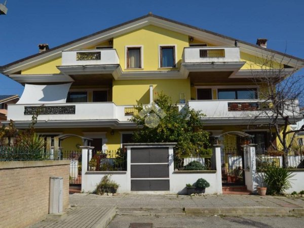 appartamento in vendita a Città Sant'Angelo in zona San Martino