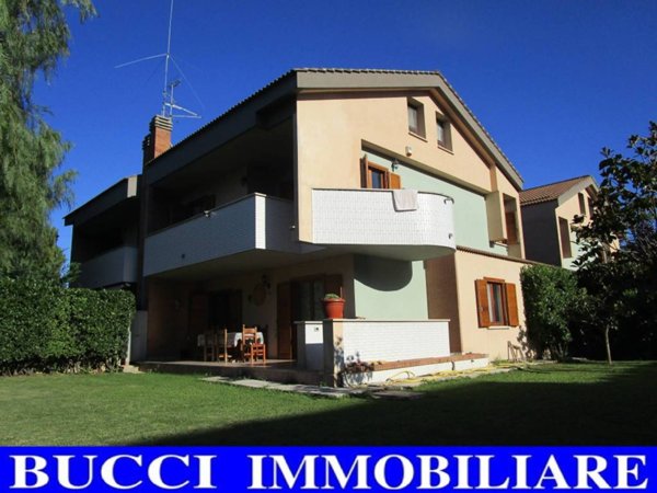 casa indipendente in vendita a Città Sant'Angelo in zona San Martino