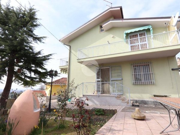 casa indipendente in vendita a Città Sant'Angelo