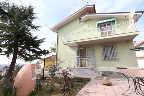 casa indipendente in vendita a Città Sant'Angelo