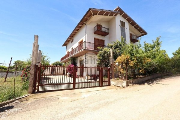 casa indipendente in vendita a Città Sant'Angelo