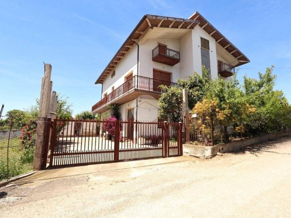 casa indipendente in vendita a Città Sant'Angelo