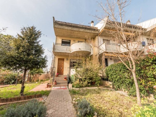 casa indipendente in vendita a Città Sant'Angelo in zona Madonna della Pace